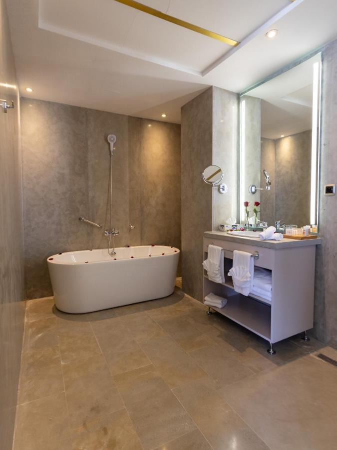Mandarin Palace Hotel & Spa Tanger Eksteriør bilde Bathroom