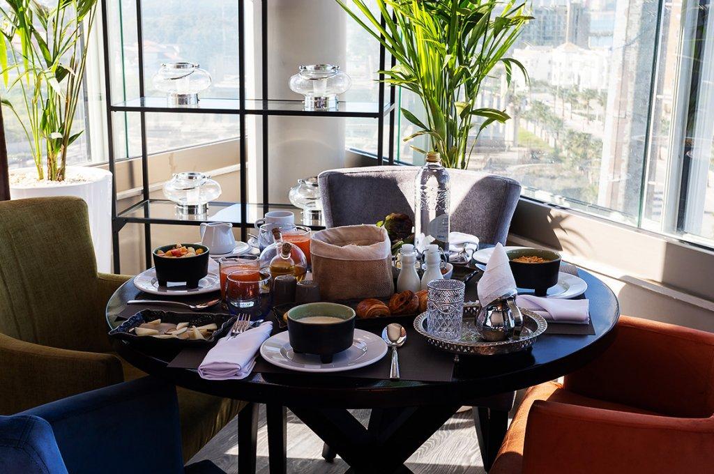 Mandarin Palace Hotel & Spa Tanger Eksteriør bilde A table set for afternoon tea at the Mandarin Oriental, Hong Kong